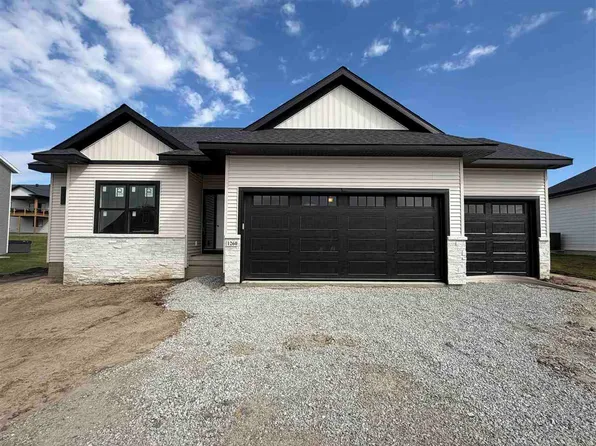 1260 Osage Ln, North Liberty, IA 52317