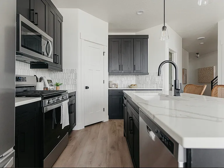5294 S Acacia Dr — Photo 2
