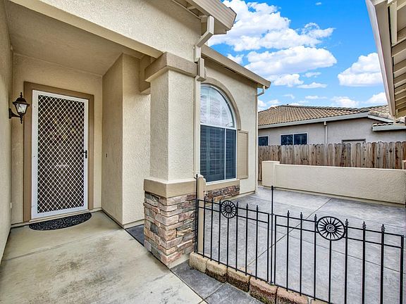 4th image of 1013 Mission Bay Drive