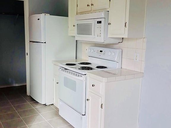 4th image of 2400 Frankfurt St