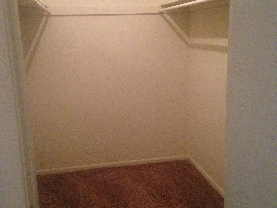 1/1 Closet