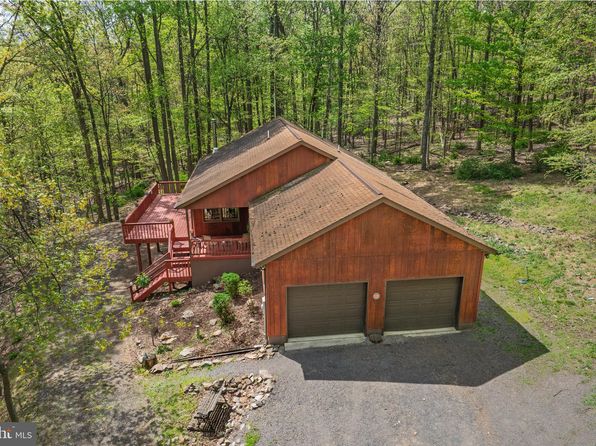 121 Pendragon Ct, Paw Paw, WV 25434