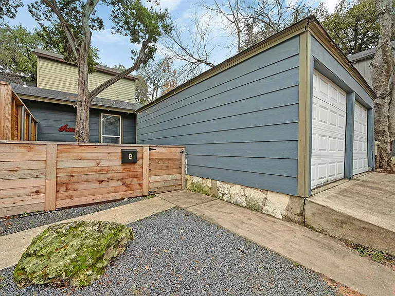 1103 Kenwood Ave #B — Photo 1
