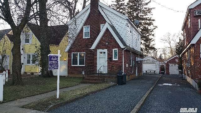 2nd image of 1904 Carleton Pl