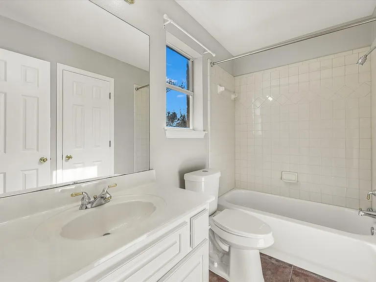 10802 Hastings Ln — Photo 17