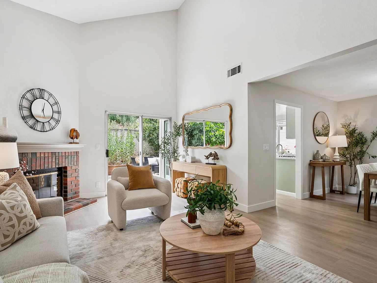 4 bed, 1733 sqft, $3,800 — Photo 4