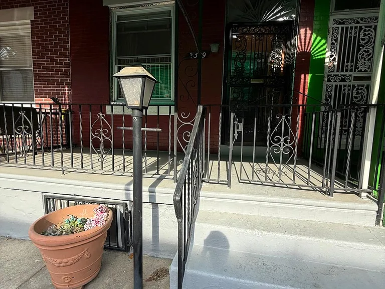 3319 N Sydenham St — Photo 1