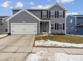 2800 Sycamore River Dr, Fowlerville, MI 48836