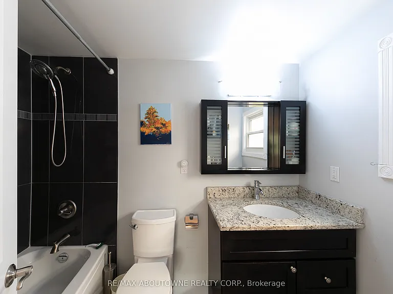 2072 Glenada Cres — Photo 29