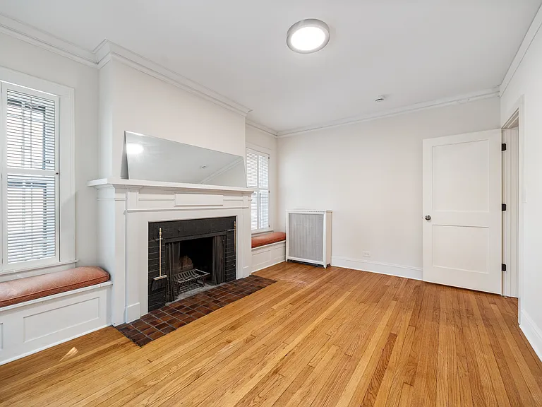 721 Foster St #1W — Photo 8