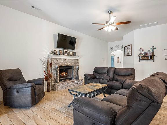 4th image of 601 NW 59th Ave