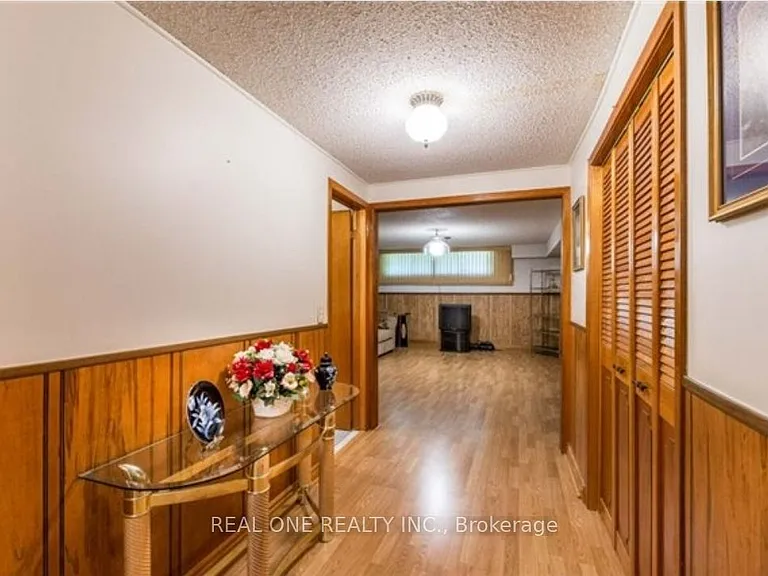 114 Palmerston Ave #BASEMENT — Photo 4