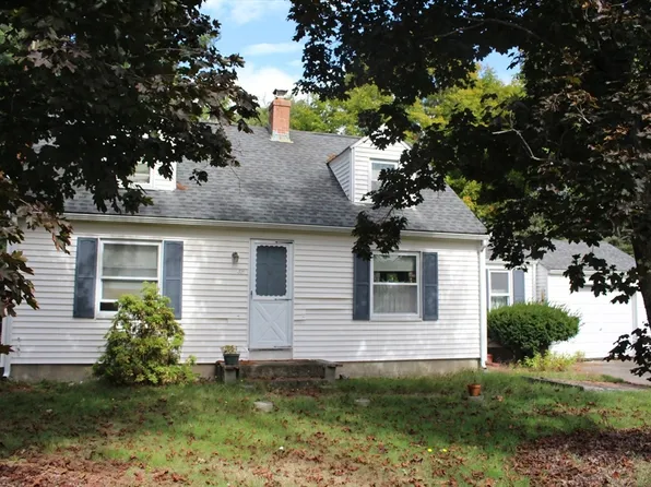 38 Elm St E, Raynham, MA 02767