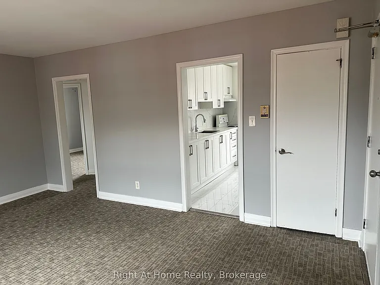 119 Rossland Rd E #4 — Photo 8