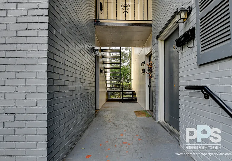 81 E Wesley Rd NE #2 — Photo 25