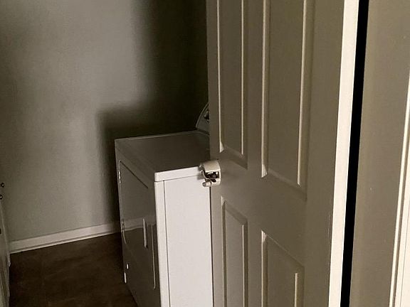 4th image of 514 Sandra St #1