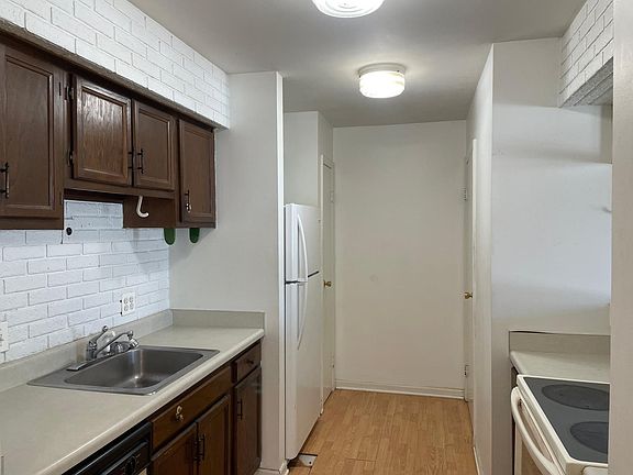 2nd image of 1312 S Glen Cir