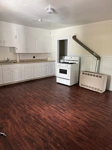 31 Howard St Photo 1