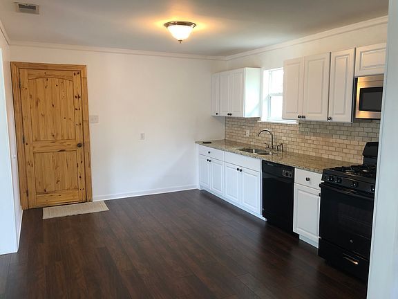 5th image of 101 Lakeview St