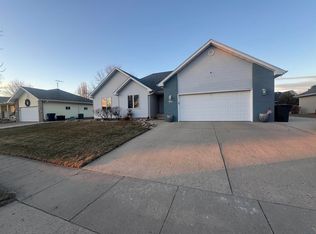 123 Green Court Dr, Elk Point, SD 57025
