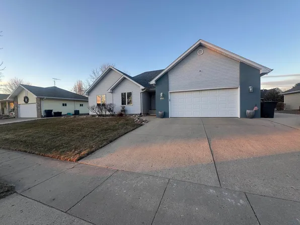 123 Green Court Dr, Elk Point, SD 57025