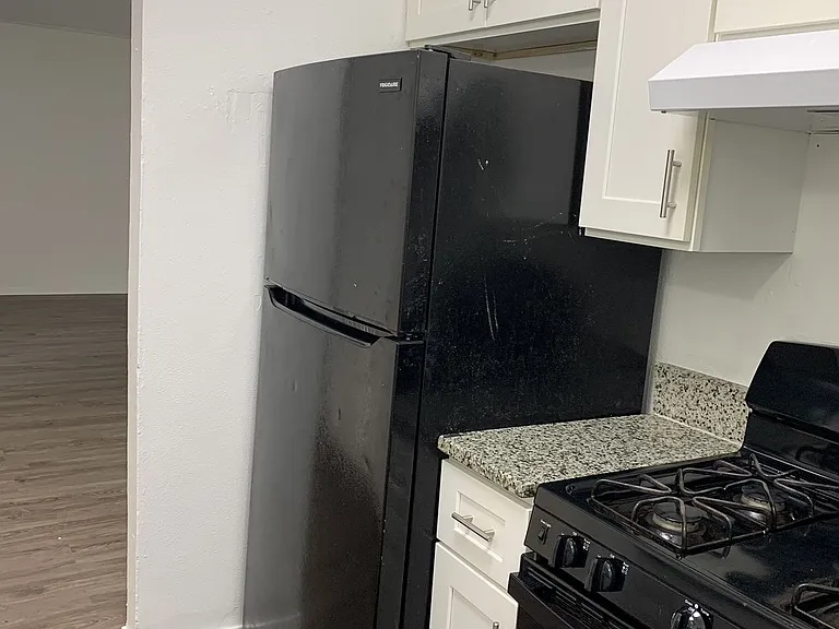 Parkwood Apartment — Photo 9