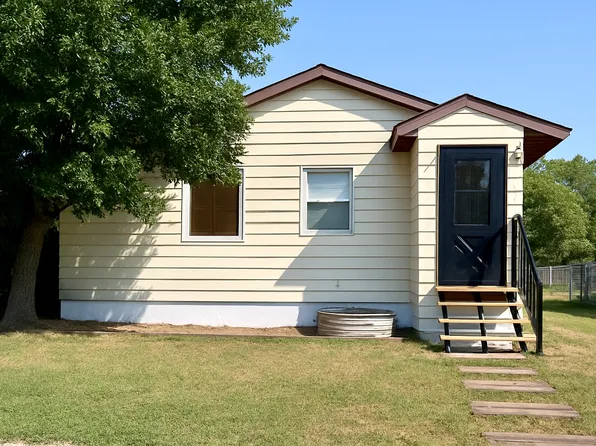 676 Hill Ave, Shelby, MT 59474