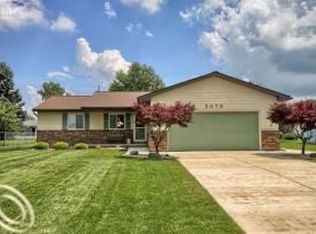 5079 Rockwood Dr, Grand Blanc, MI 48439