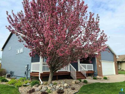 607 Honeysuckle Dr, Harrisburg, SD, 57032