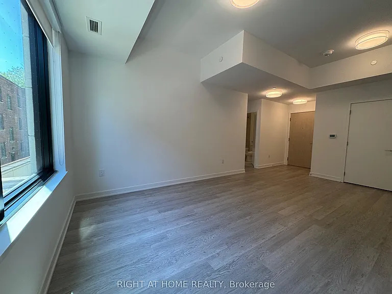 3 Strathgowan Ave #202 — Photo 9