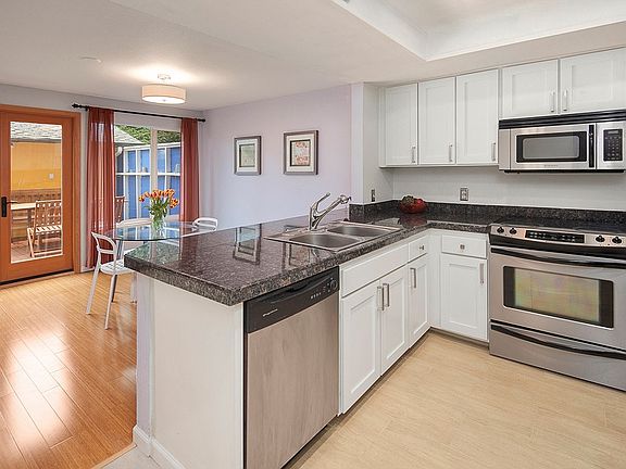 5th image of 1035 156th Ave NE APT 40
