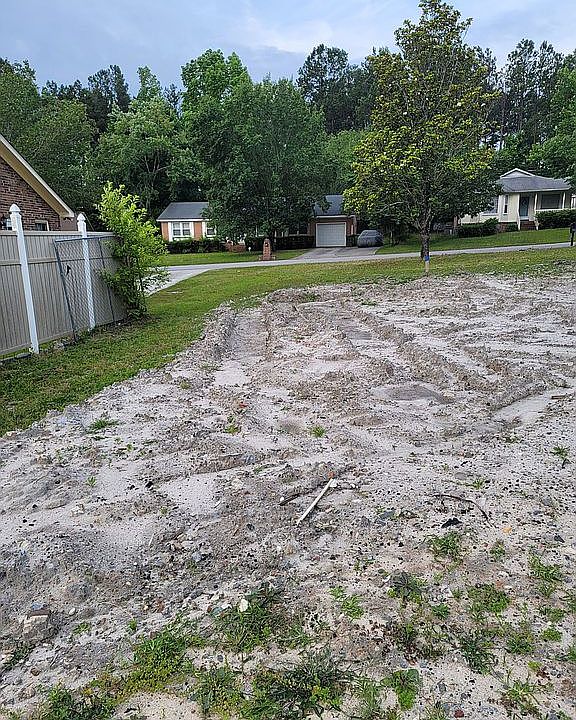 2nd image of 100 Stoneybridge Rd