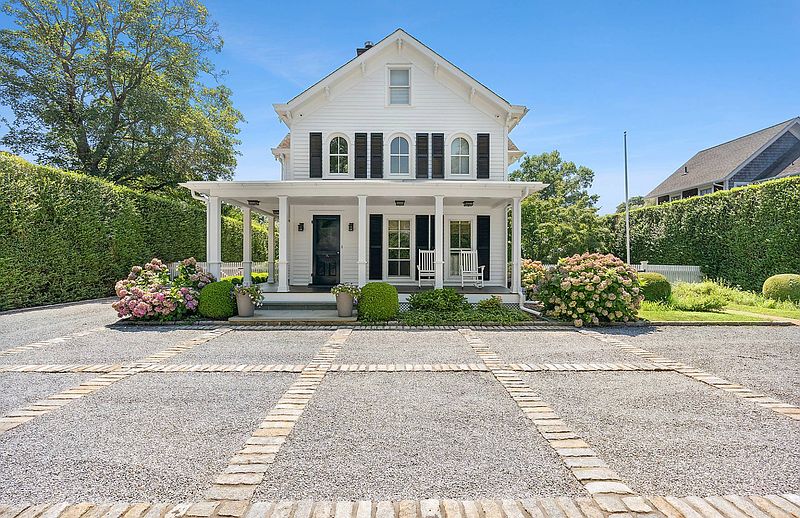 232 Hill St, Southampton, NY 11968 | Out East