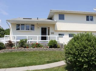 1 Jeffrey Ct, Freeport, NY 11520