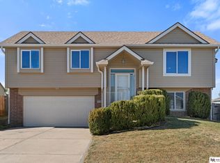 714 Tupelo Ln, Papillion, NE 68133