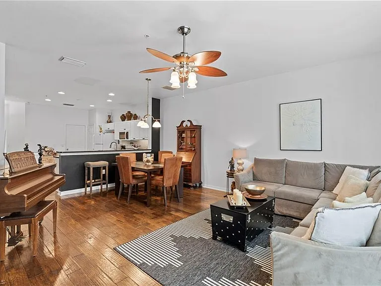 941 Hampton Cir #109 — Photo 16