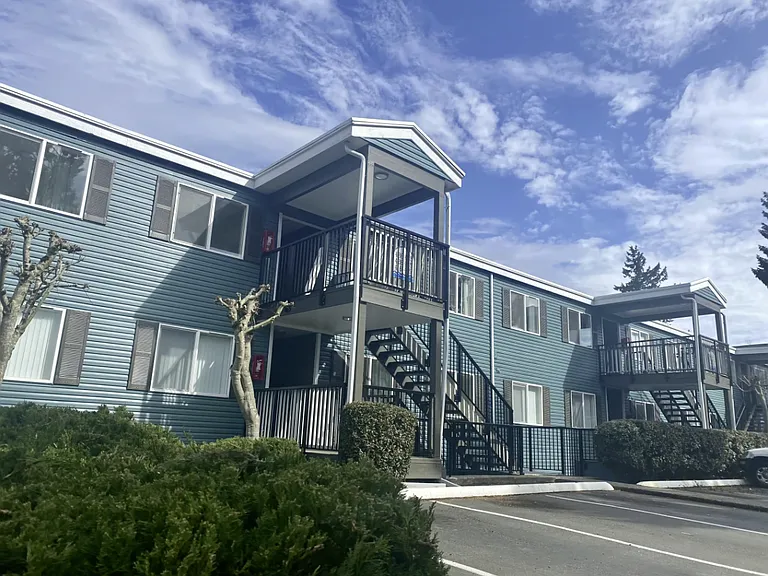 Shoreside Village Apartments — Photo 18