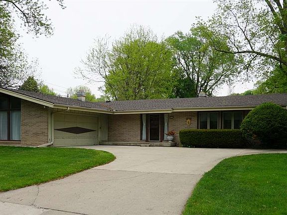 2nd image of 4800 Meadow Ln