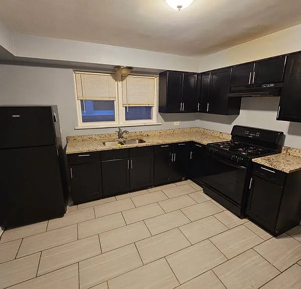 7814 S Essex Ave #1 — Photo 6