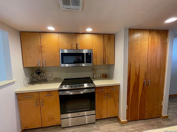 3rd image of 1012 Guadalupe St #3B