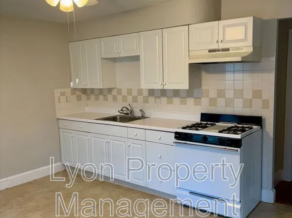 243 East St #1F, Pawtucket, RI 02860