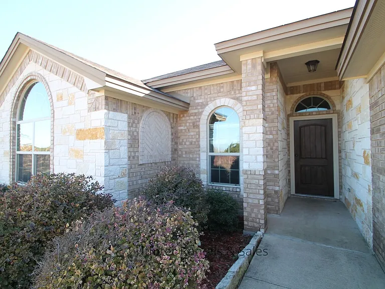 2522 Boxwood Dr — Photo 2
