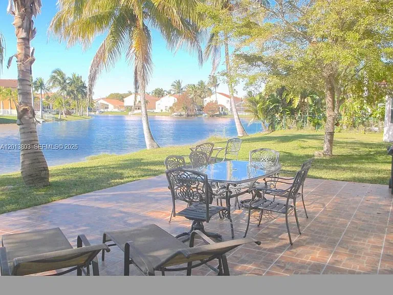 18430 NW 11th St — Photo 2
