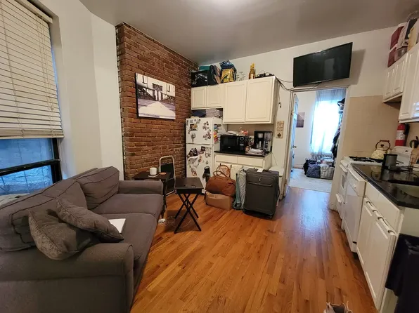 414 E 74th St #1P, New York, NY 10021