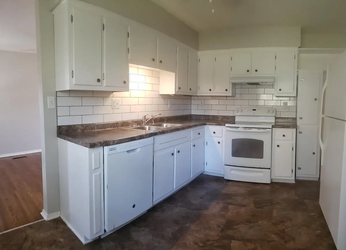 4 bed, 1700 sqft, $1,850 — Photo 2