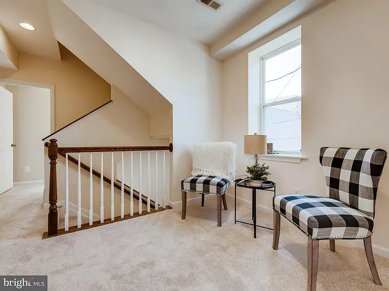 1433 Olive St — Photo 16