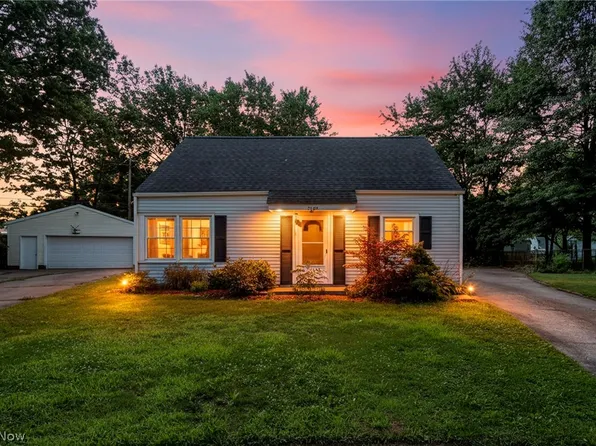 2139 Suncrest Cir, Cuyahoga Falls, OH 44221