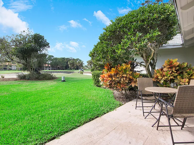 820 Club Dr — Photo 16