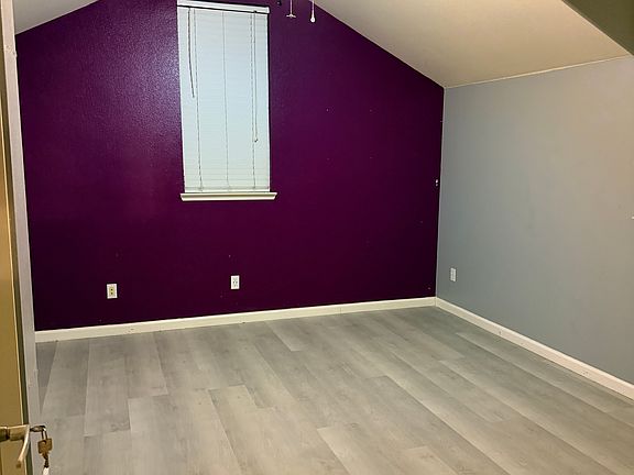 2nd image of 522 Burk Pl