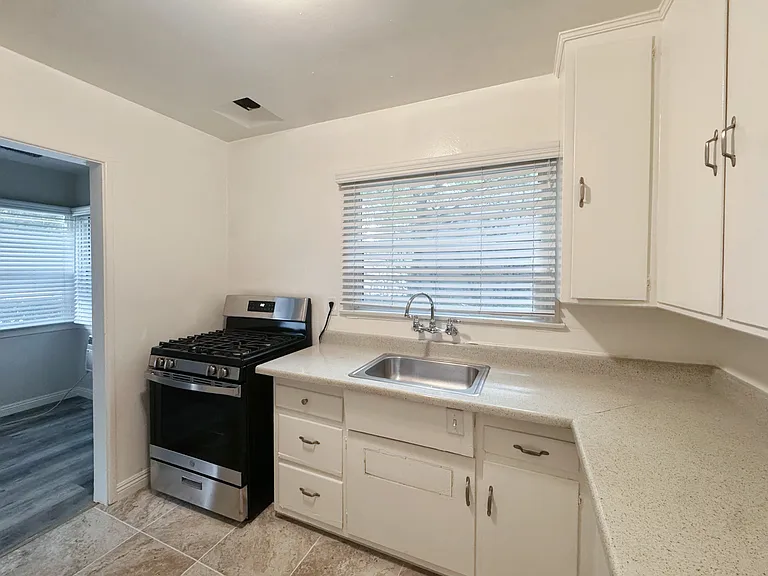 865 S Marengo Ave #15 — Photo 7